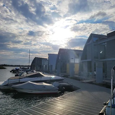 Schwimmendes Ferienhaus Water 17 Nyaraló *